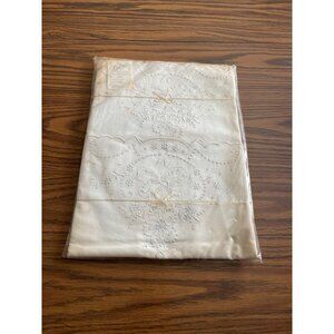 NOS Linbro hand embroidered white pillowcases 35.5”x42”